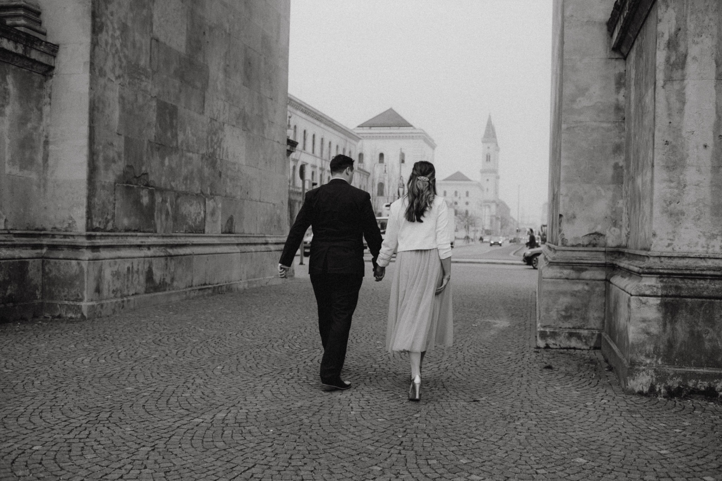 Hochzeitsshooting in der Stadt – Wo klassische Eleganz auf urbanen Charme trifft