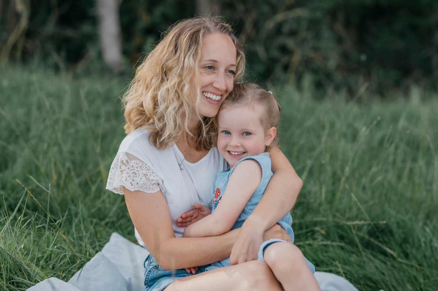 Familienshooting in Muenchen, Mutter mit Kleinkind